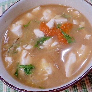 大根 人参 豆腐 水菜 の 味噌汁